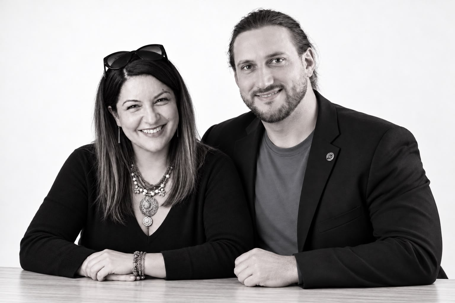 Allison Le Prado et Grégory Kimpe, assis côte à côte, souriants